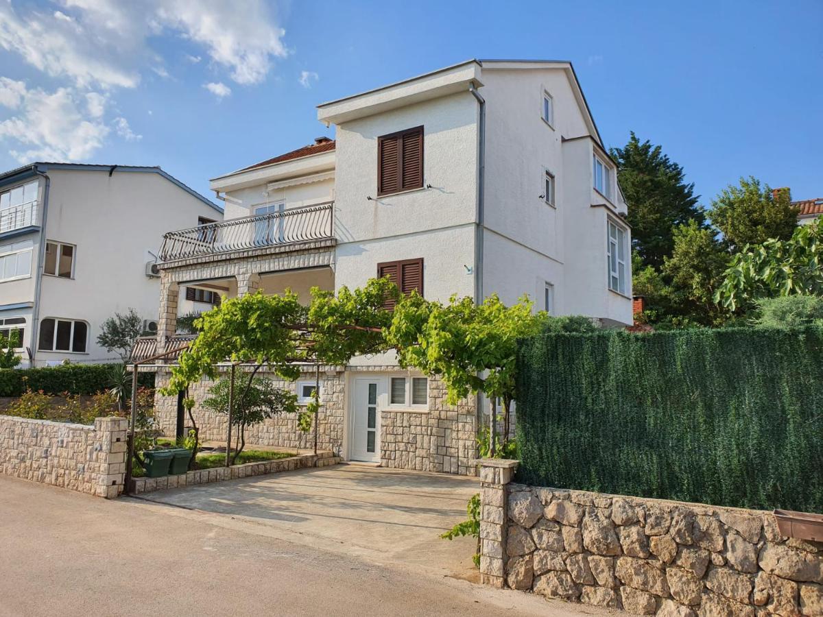 Vila Beleca Krk - Apartments Rest & Sea Krk Town Exterior photo